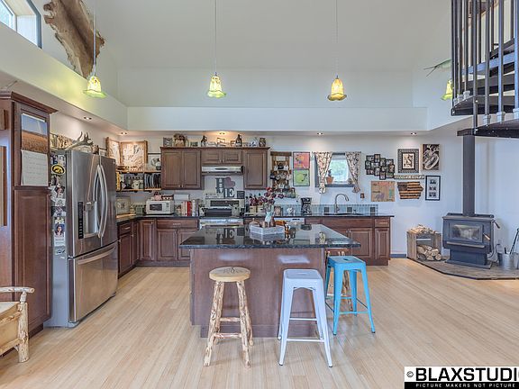 4th image of 1020 Chad St