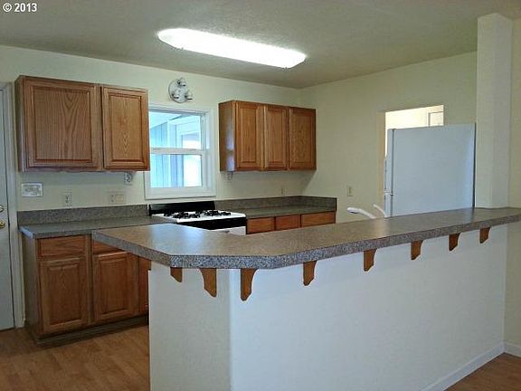 4th image of 1542 NE Hollis St