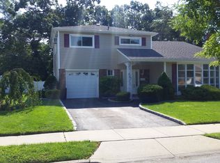 244 Bel Air Dr, Massapequa Park, NY 11762