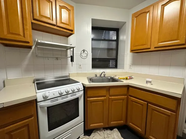 331 W 35th St APT 4W, New York, NY 10001