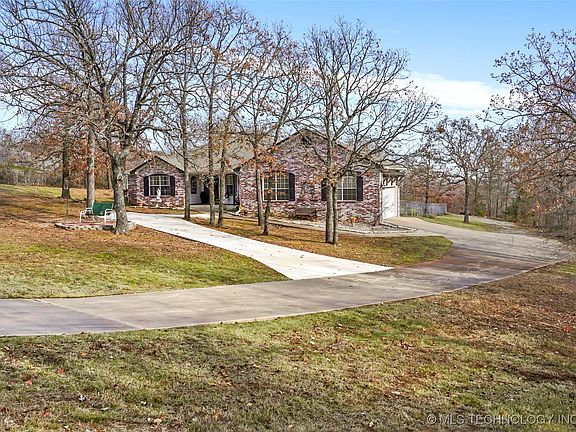 3rd image of 429 Royal Oak Ln