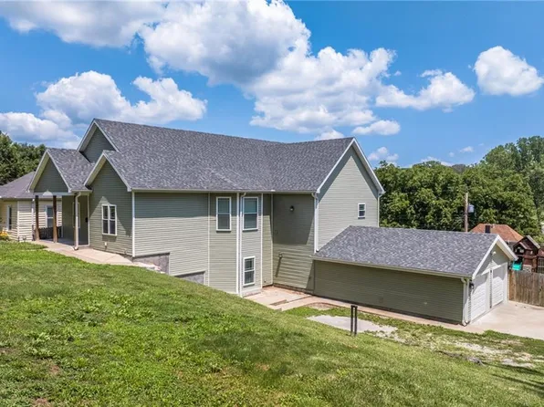 5641 S 2nd St, Saint Joseph, MO 64504