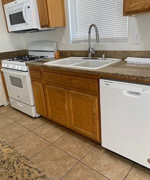 133 Rosa Rosales Ct — Photo 9