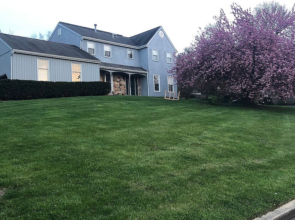 1st image of 10 Heron Hill Dr
