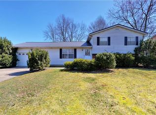 3259 Cherrywood Dr, Barberton, OH