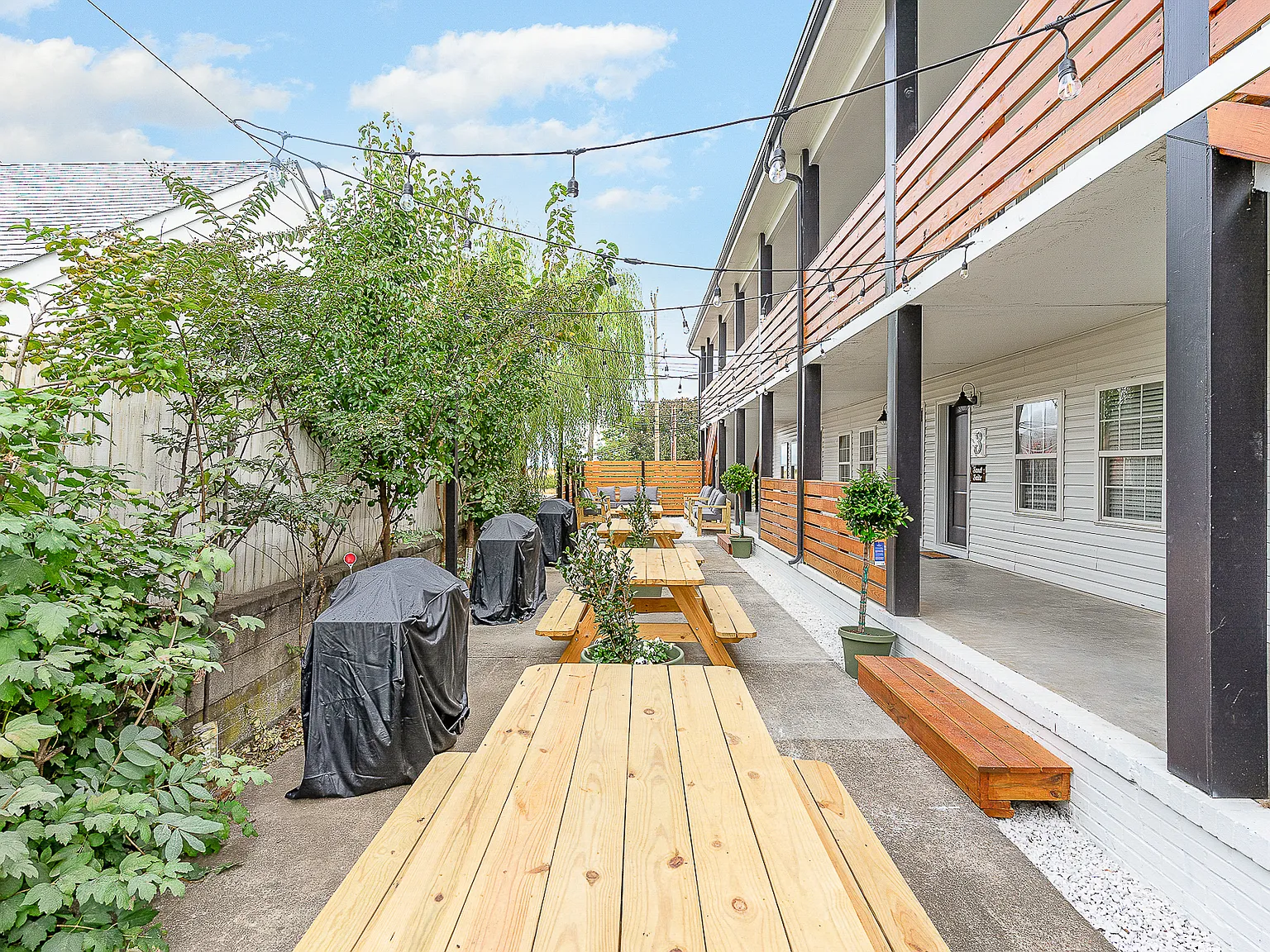 1075 W Ocean View Ave — Photo 2