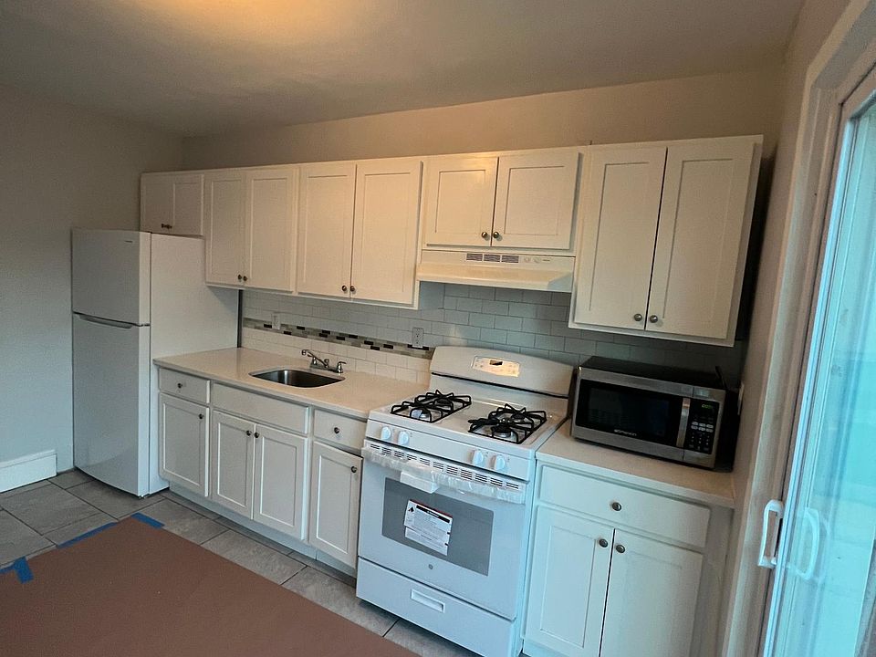1st image of 221 2nd St Floor 1