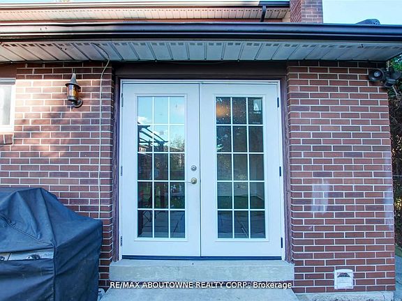 3rd image of 14 Angus Dr
