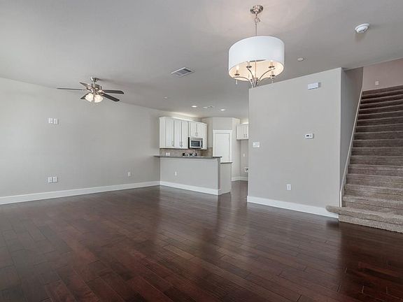 5th image of 305 S Kealy Ave