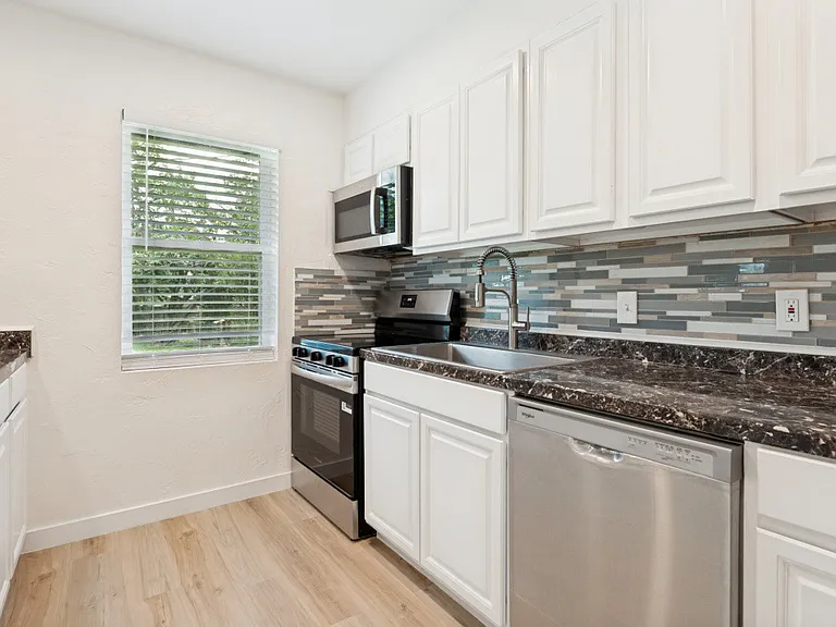 109 Sunset Dr — Photo 4