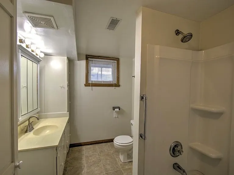 1621 N Monroe St — Photo 10