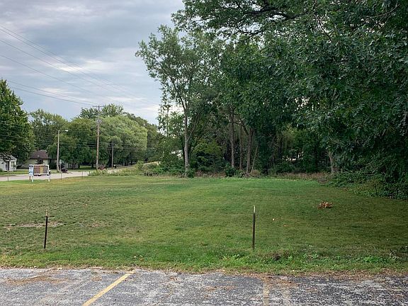 3rd image of 1927 W Sherman Blvd