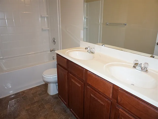 429 Grant Ln — Photo 11