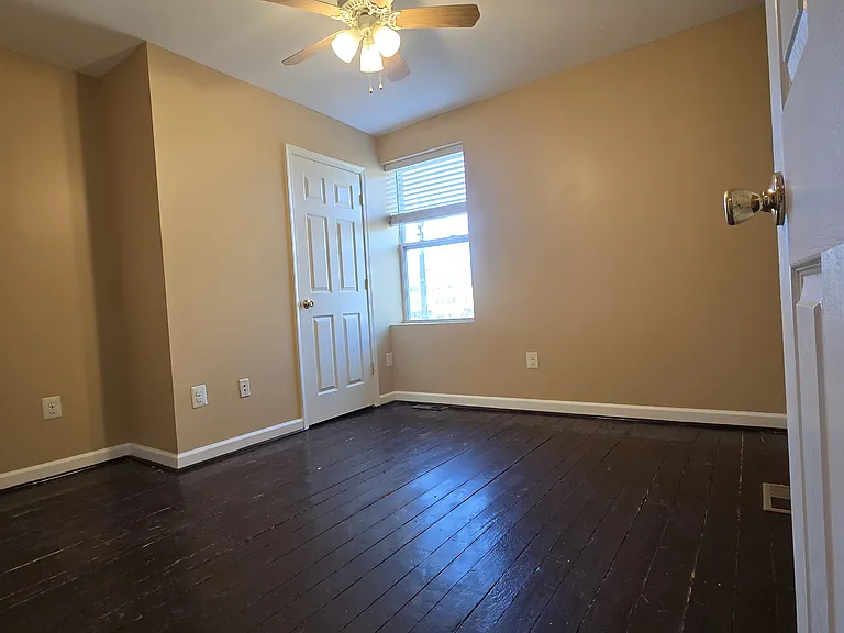 1012 W Pratt St — Photo 20
