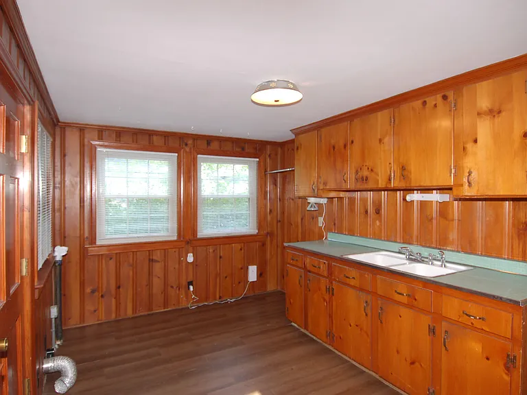 706 Smedes Pl — Photo 7