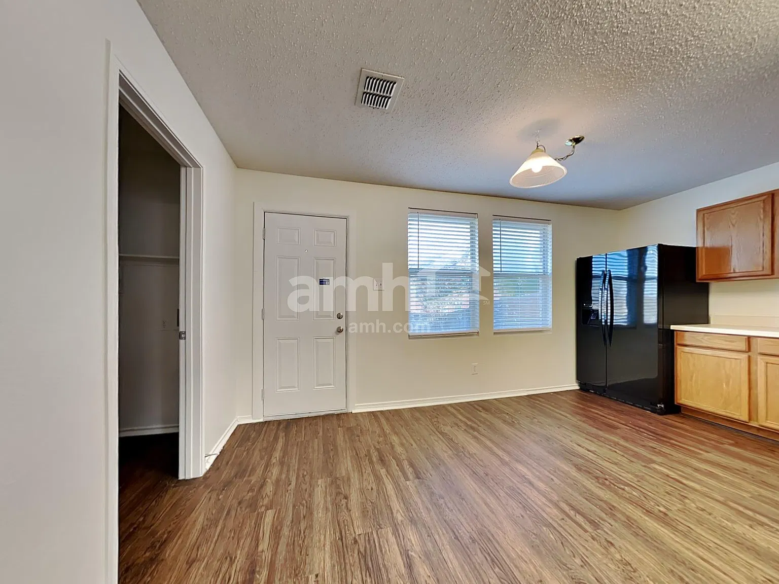 3 bed, 2.0 bath, 1665 sqft, $1,995 — Photo 4