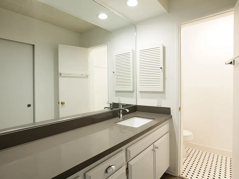 601 Westholme Ave #204 — Photo 14