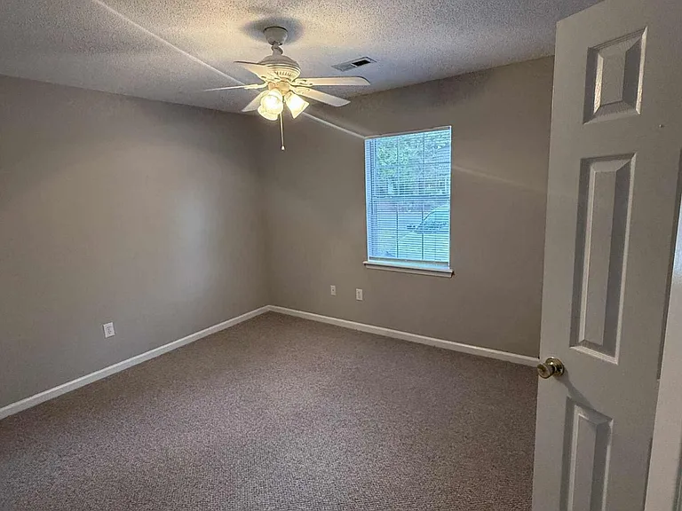 1801 Summerhaven Dr #B — Photo 6