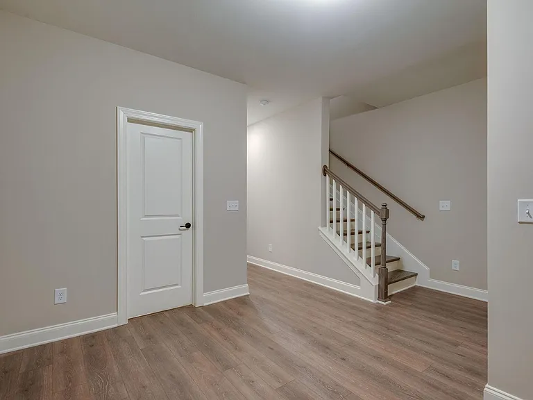410 Portsdale Dr — Photo 20