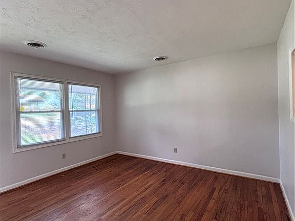 3rd image of 1107 Danbury Rd