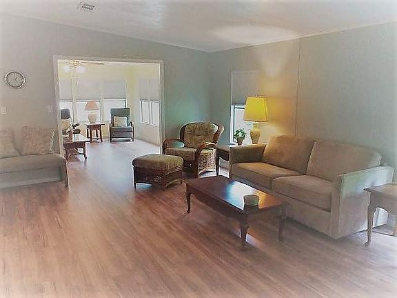 5th image of 301 Cypress Sq
