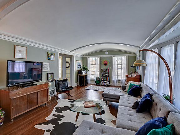 2nd image of 3939 N Stowell Ave