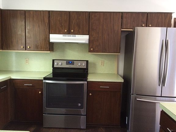 4th image of 710 Meadowood St