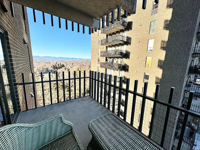460 S Marion Pkwy #1252-B — Photo 39