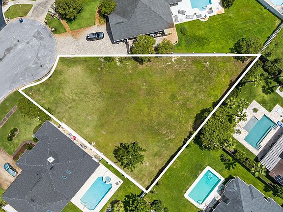 2nd image of 504 Parkwood Ct