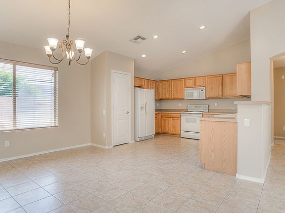 5th image of 3101 E Cherry Hills Pl