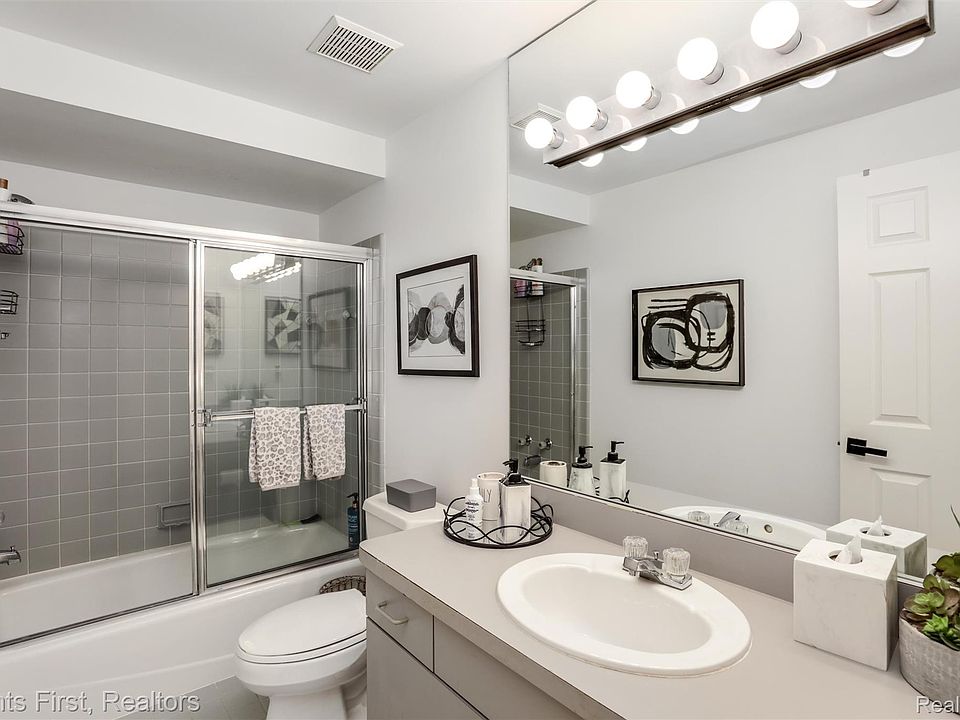 7589 Danbury Cir, photo 23