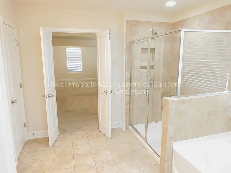 1427 Sawyer Ave — Photo 10