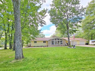 W8709 Lakeview Dr, Iron Mountain, MI, 49801