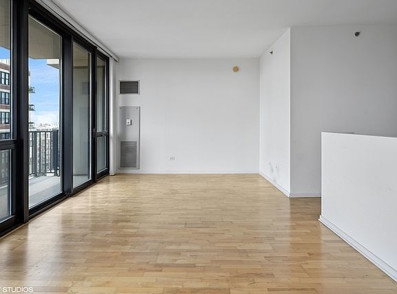 4th image of 210 S Desplaines St APT 1006