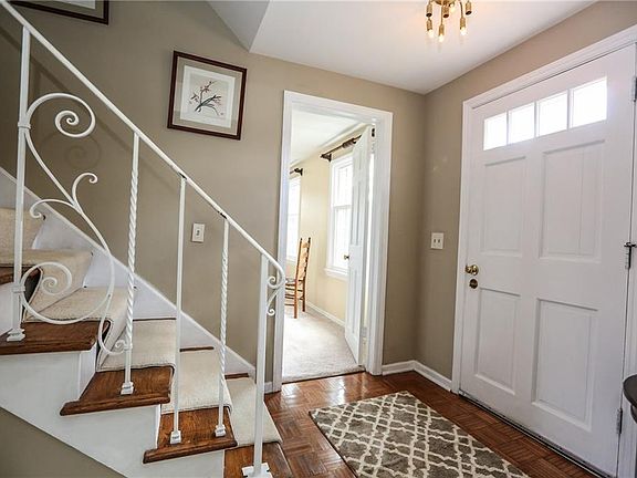 3rd image of 12 Weyburn Way
