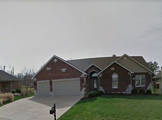 828 Ringer Ct, Saint Louis, MO 63129