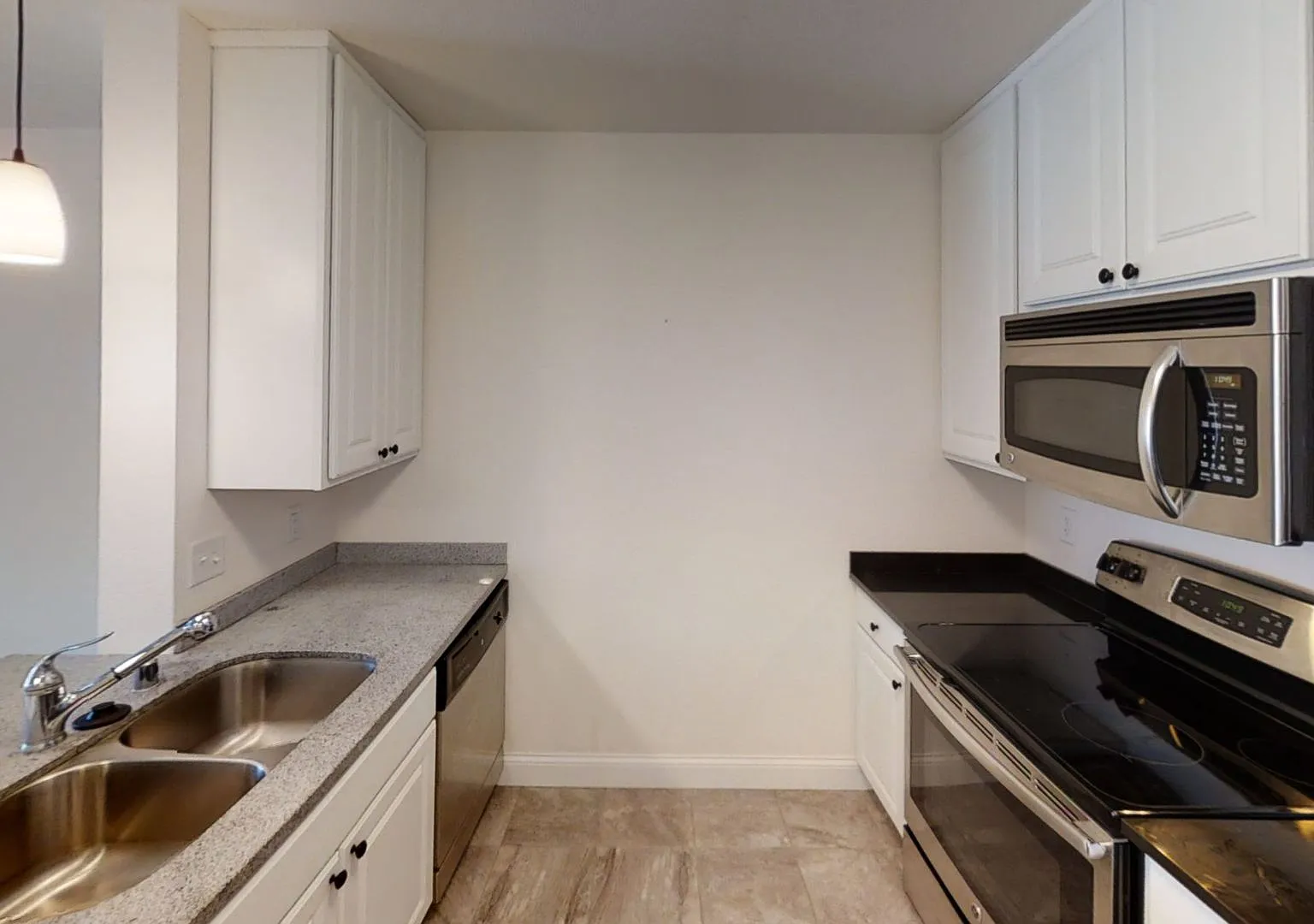 Delafield Woods Apartments — Photo 3