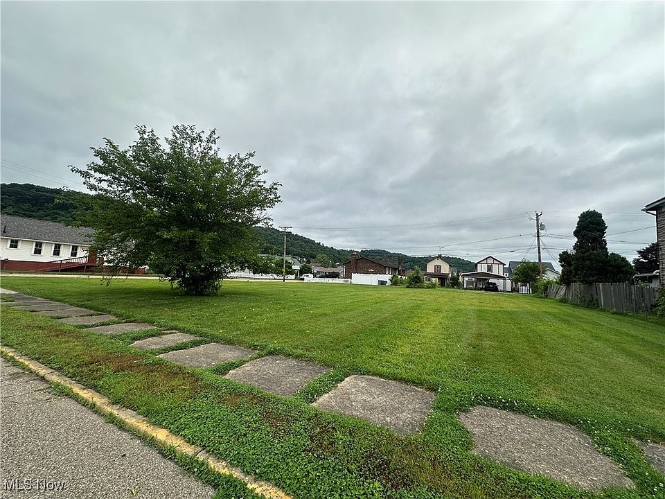 2nd image of 816 Pierce Ave