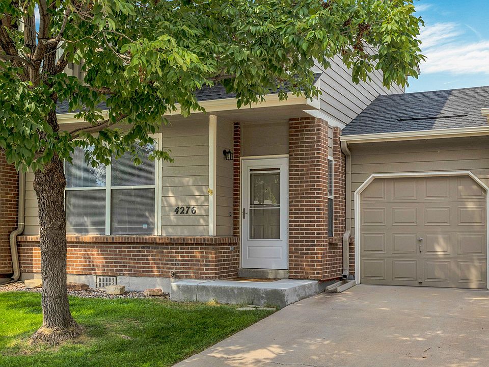 Exterior front. Lawn is maintained by HOA!