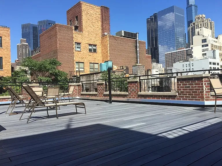 407 W 51st St #3E — Photo 13