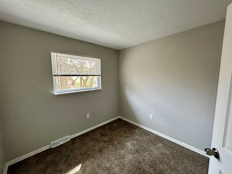 5832 Childs Ave — Photo 11