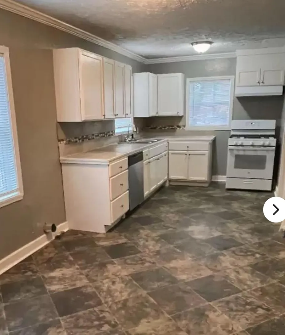 2566 Williamson Avenue - 1 — Photo 2