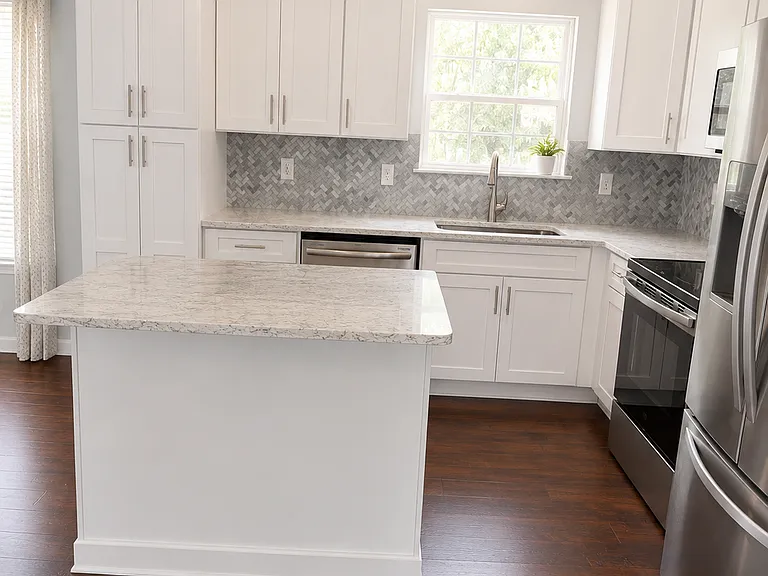 687 Spencer Ct — Photo 3