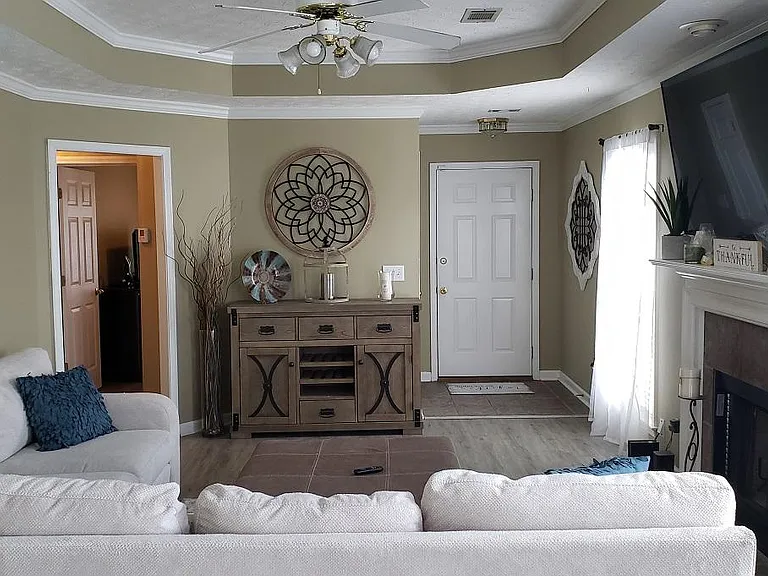 1113 Stafford Dr — Photo 3