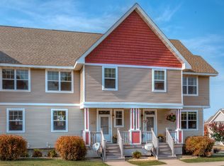 27 Heritage Blvd, Hudson, WI 54016