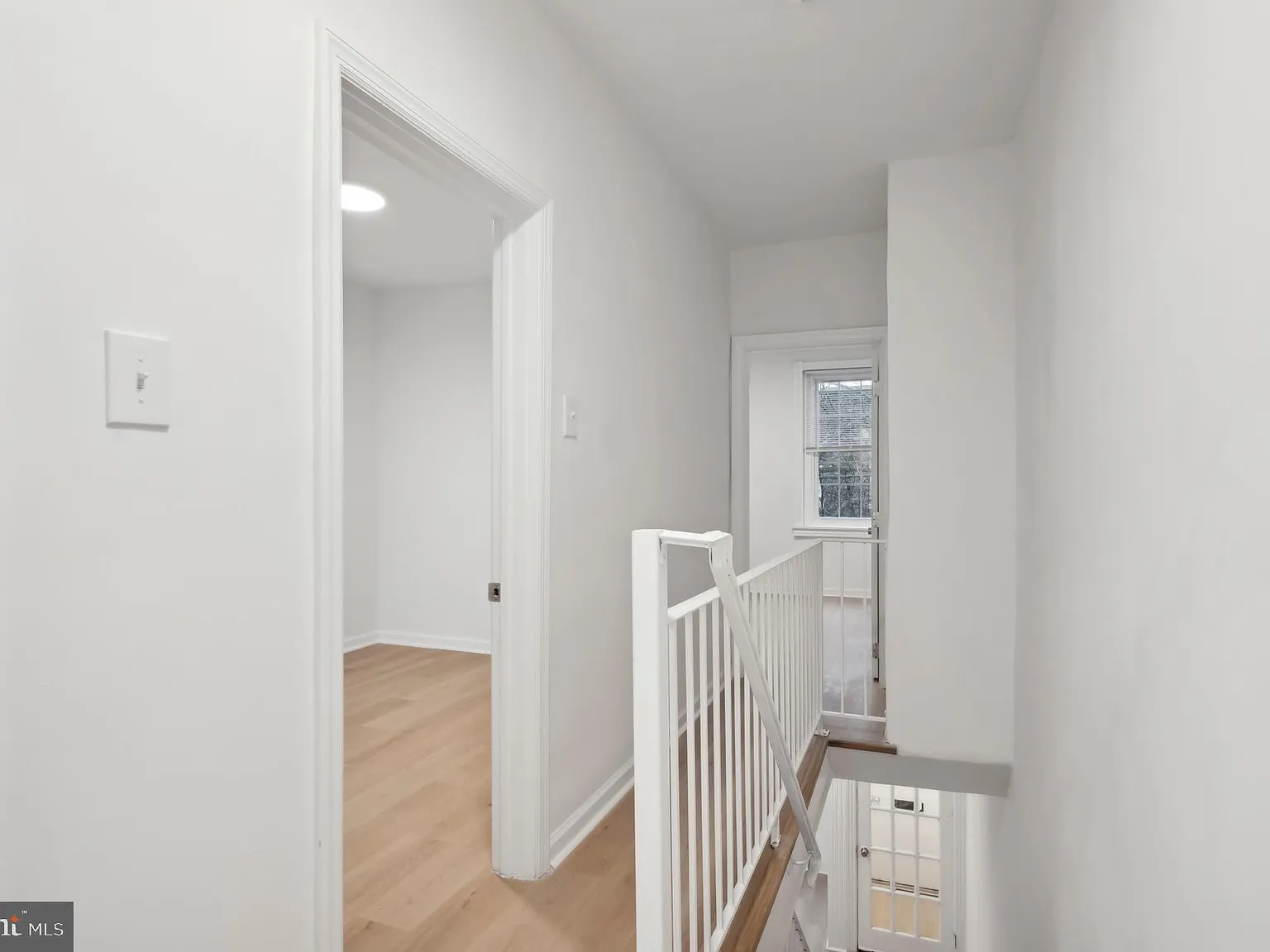 3 bed, 1.0 bath, 948 sqft, $2,300 — Photo 3