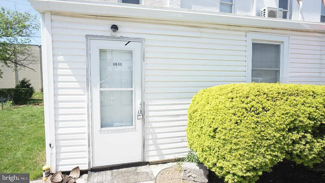 3 bed, 2.0 bath, 1028 sqft, $1,950 — Photo 1