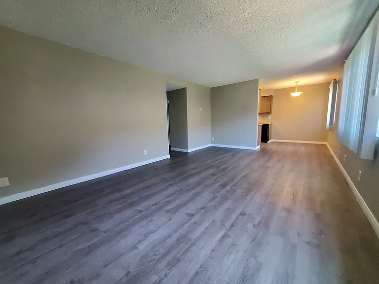 1675 Chapel Dr — Photo 10