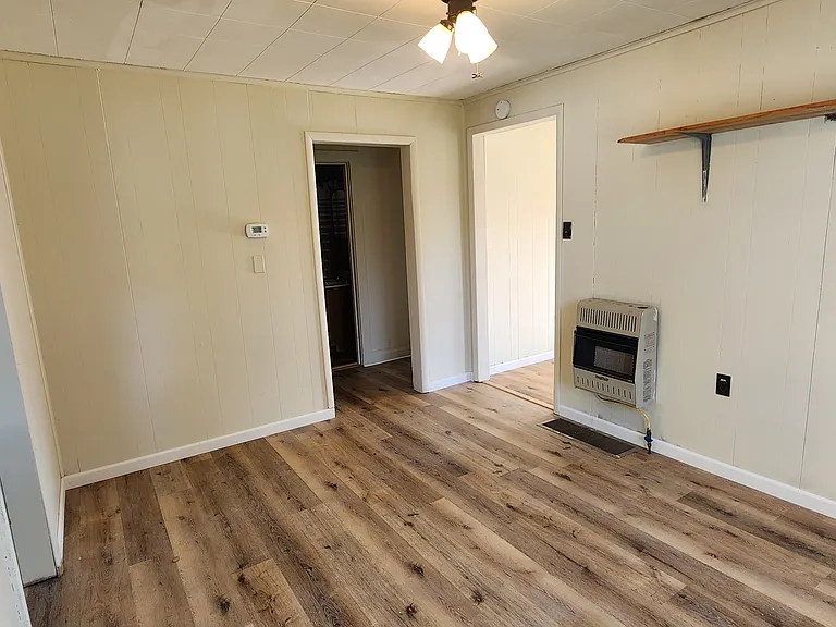 2405 Monroe Ave — Photo 2