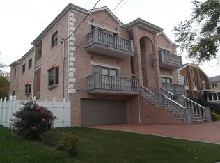 3905 234 Street, Douglaston, NY 11363